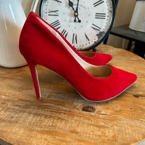 X2B Sexy Red Heels size 10 - Picture 2 of 7